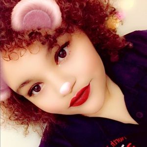 Meet your Posher, Simone